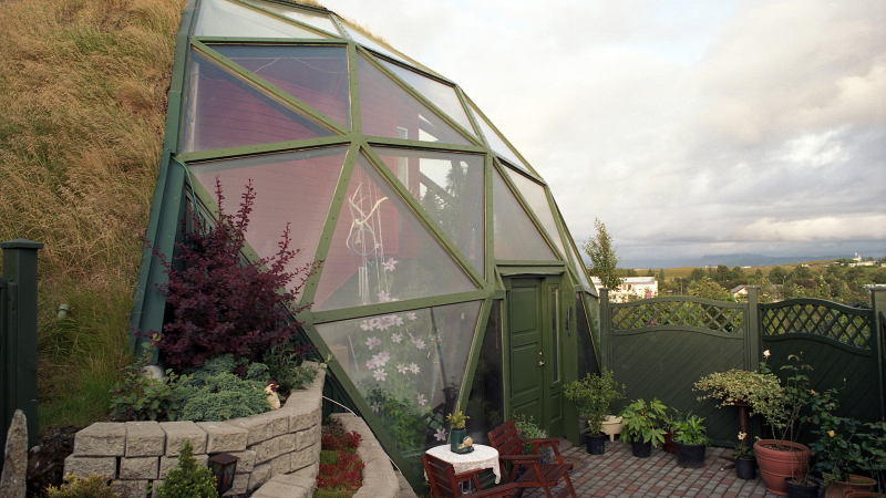Illustration for article titled 21 Amazing Off-the-Grid Houses